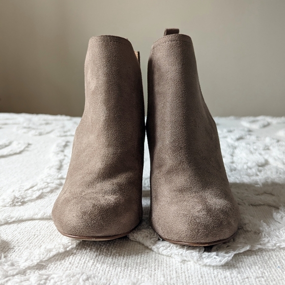 Steve Madden faux suede booties, size 7. - Picture 9 of 9